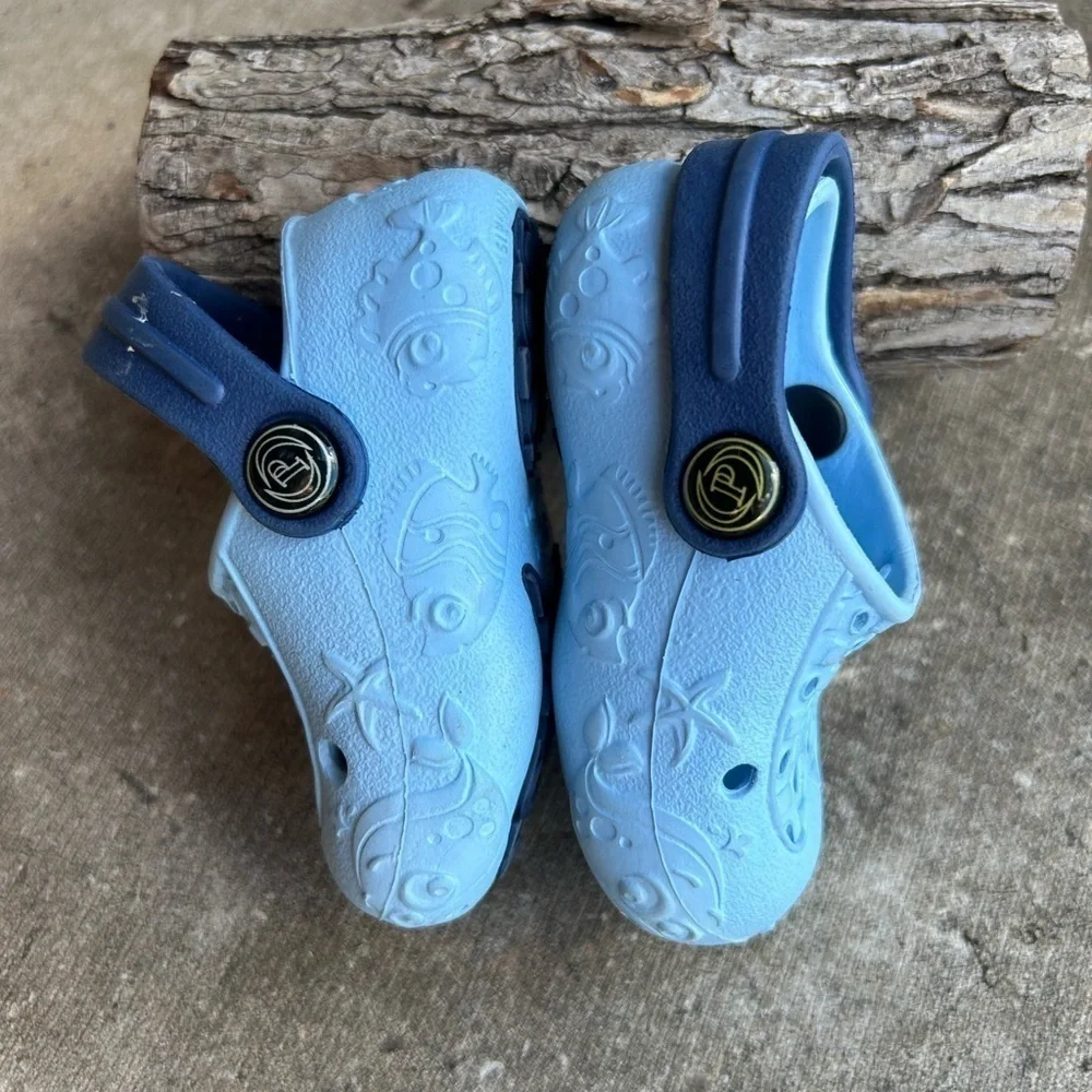 The Children’s Place unisex slip in lightweight baby shoes Sz-6-12 months. G